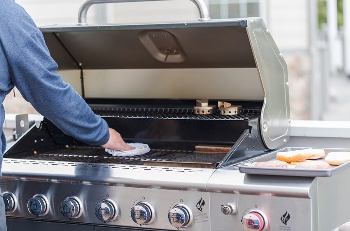 Best way to clean a gas grill on sale